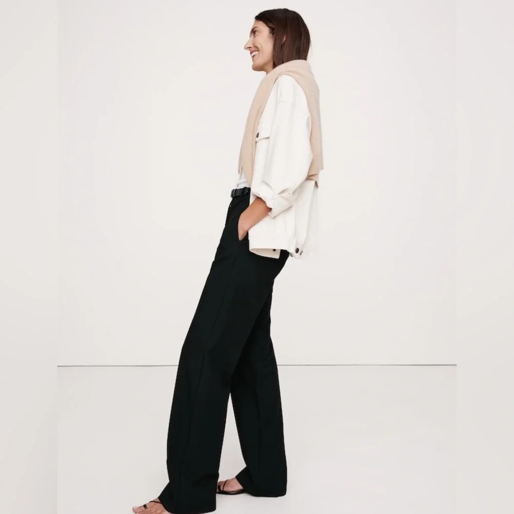 NWT Banana Republic Modern Straight Refined Black Pant Size 2. (#713498)